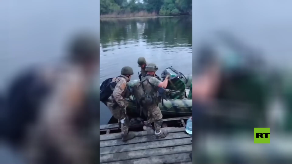 بالفيديو.. إنزال وحدات بحرية روسية في جزيرة أنطونفسكي في مقاطعة خيرسون