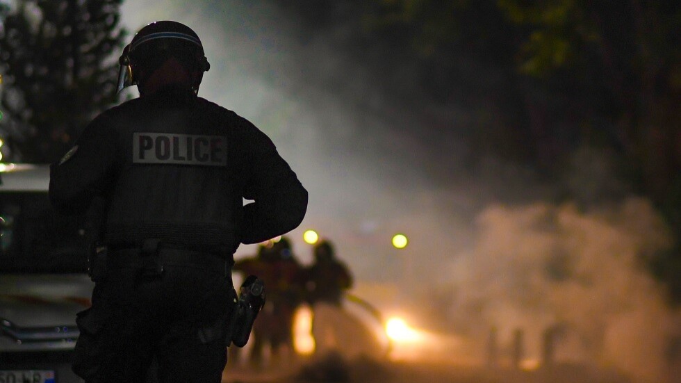 فرنسا تلجأ لإسرائيل وتطلب مساعدتها لقمع الاحتجاجات العنيفة 