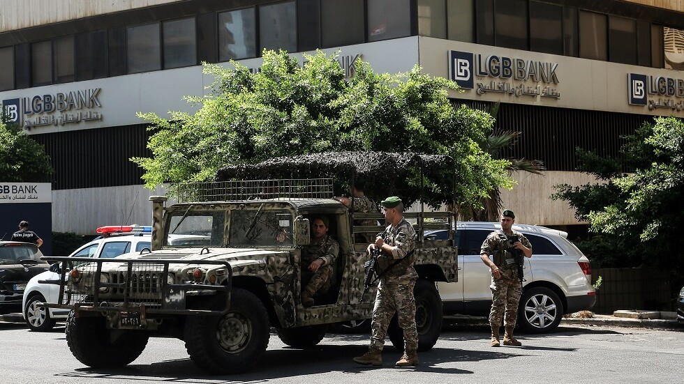 لبنان.. الجيش يدعو للتحلي بالمسؤولية وعدم الانجرار وراء الشائعات عقب مقتل مواطنين بالقرنة السوداء