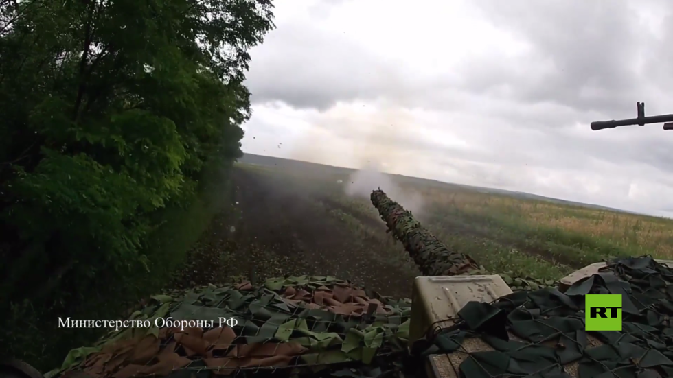 بالفيديو.. عمل طواقم الدبابات الروسية في منطقة العملية العسكرية الخاصة