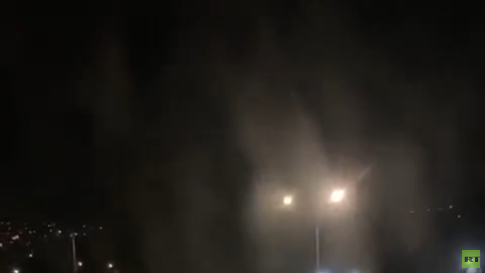 مقتل فلسطيني وإصابة آخر في قصف جوي إسرائيلي على مخيم جنين (فيديو)