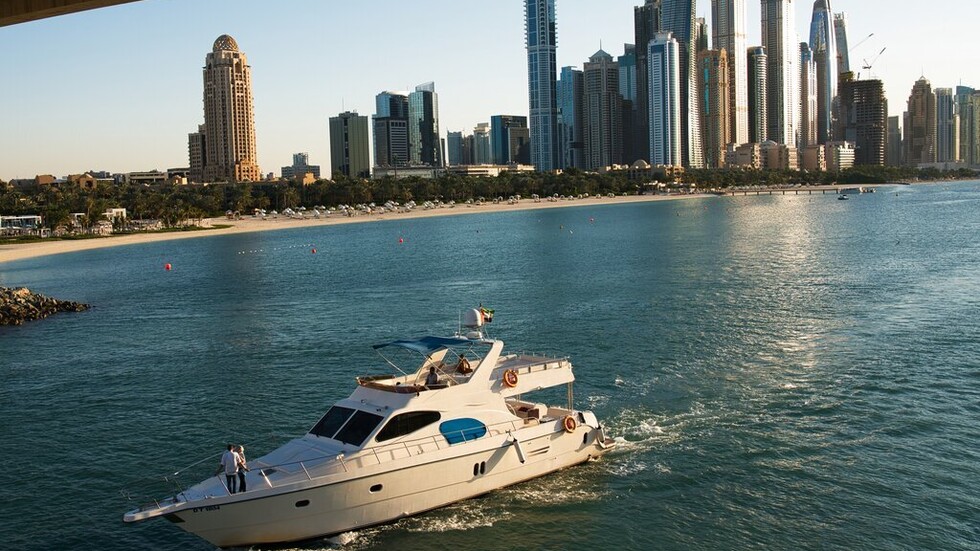 شرطة دبي تنتشل ساعة 