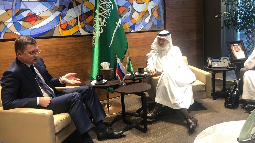 أسعار النفط تعزز ارتفاعها بعد قرارات مفاجئة من روسيا والسعودية