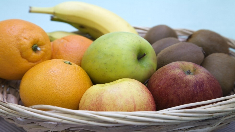 طبيب يوضح مخاطر الإفراط في تناول الفواكه