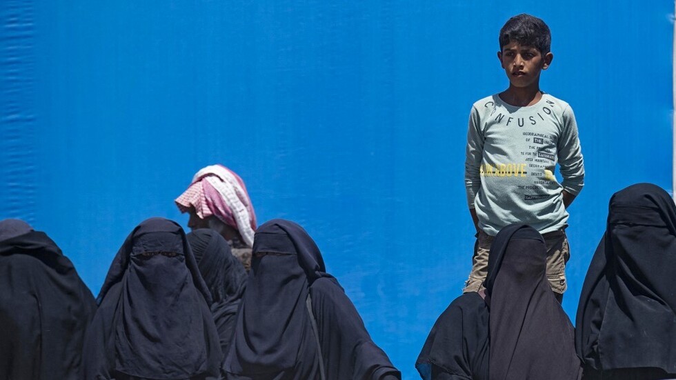 فرنسا تستعيد 10 نساء و25 طفلا من مخيمات في سوريا