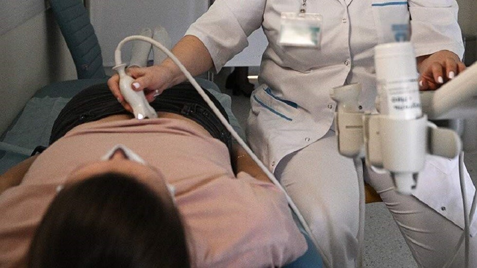 أخصائي أورام يحدد الأعراض الأولى لسرطان المعدة