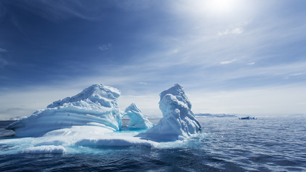 حل اللغز الغريب وراء "شلالات الدم" في القارة القطبية الجنوبية!