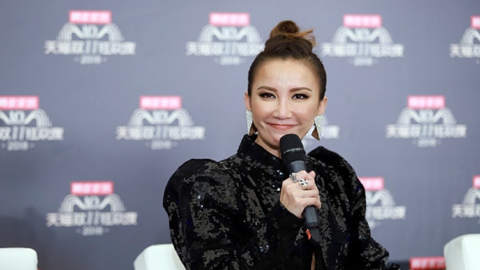 بعد صراع مع الاكتئاب.. كوكو لي مغنية تتر فيلم "النمر الرابض.. التنين الخفي" تنهي حياتها بيدها