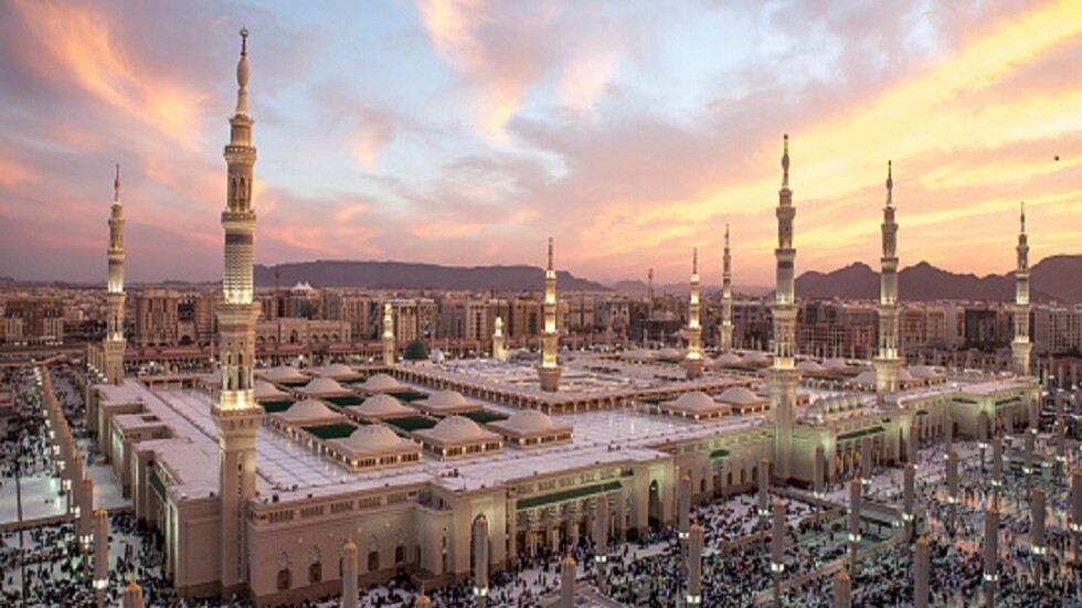 وزارة الحج والعمرة تنشر مشاهد مبهرة للحرم النبوي (فيديو)