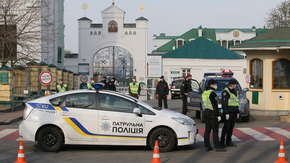 سلطات كييف تستولى على مباني دير كييف بيشيرسكايا لافرا (فيديو)