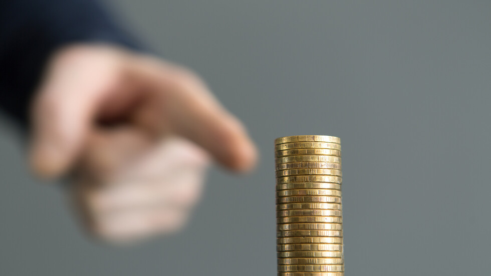 رئيس أكبر مصرف روسي يتوقع تعافي الروبل الروسي