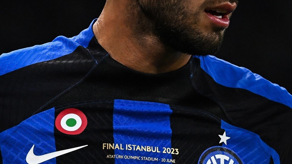 رسميا.. باريس سان جيرمان يتعاقد مع صخرة دفاع إنتر ميلان