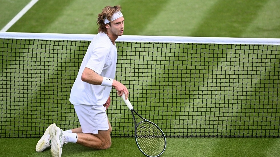 روبليف يكسب "الديربي" الروسي في ويمبلدون