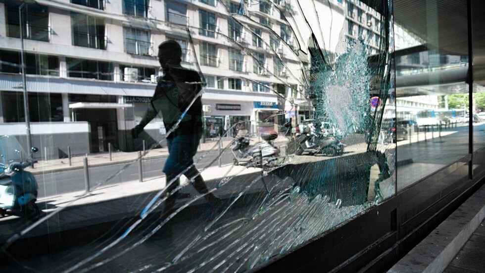 "رصاصة في رأسك" وحكاية أسبوع هز الدولة الفرنسية