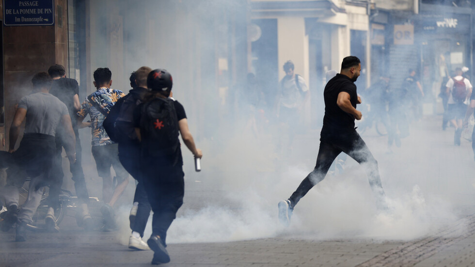 عقب أعمال الشغب الأخيرة التي هزت باريس.. الفرنسيون يؤيدون تشديد سياسة الهجرة