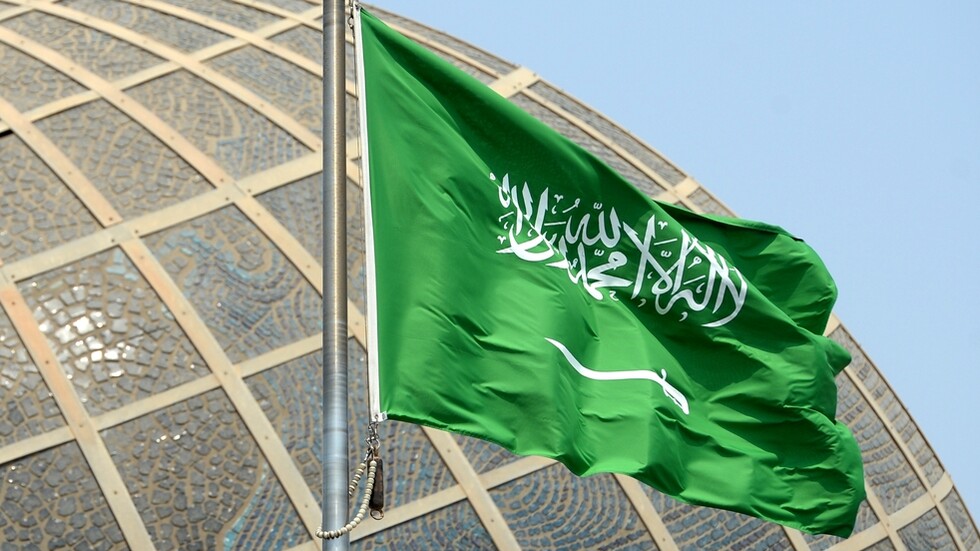 السعودية.. إقالة مسؤول في سفارة بنغلاديش بسبب الإساءة لعاملات منازل