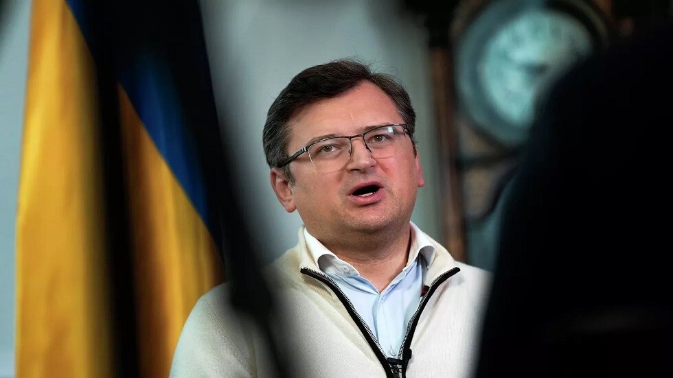 كوليبا يطالب الناتو بمواعيد محددة لدعوة أوكرانيا للانضمام إلى الحلف