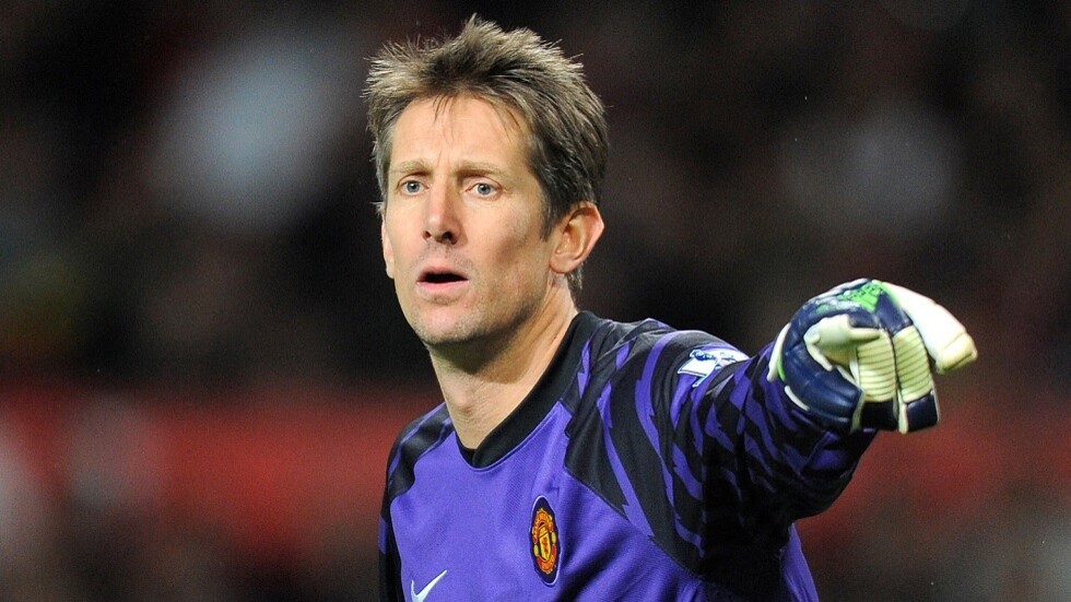 حارس مرمى هولندا السابق الأسطورة فان دير سار في العناية المركزة