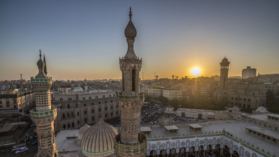 أستاذ فقه بجامعة الأزهر: العلاج بالرقية "نصب ودجل واتجار بالدين"