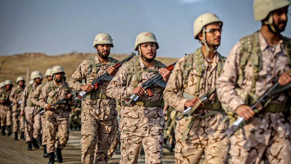 إيران.. جماعة "جيش العدل" المسلحة تتبنى هجوم زاهدان