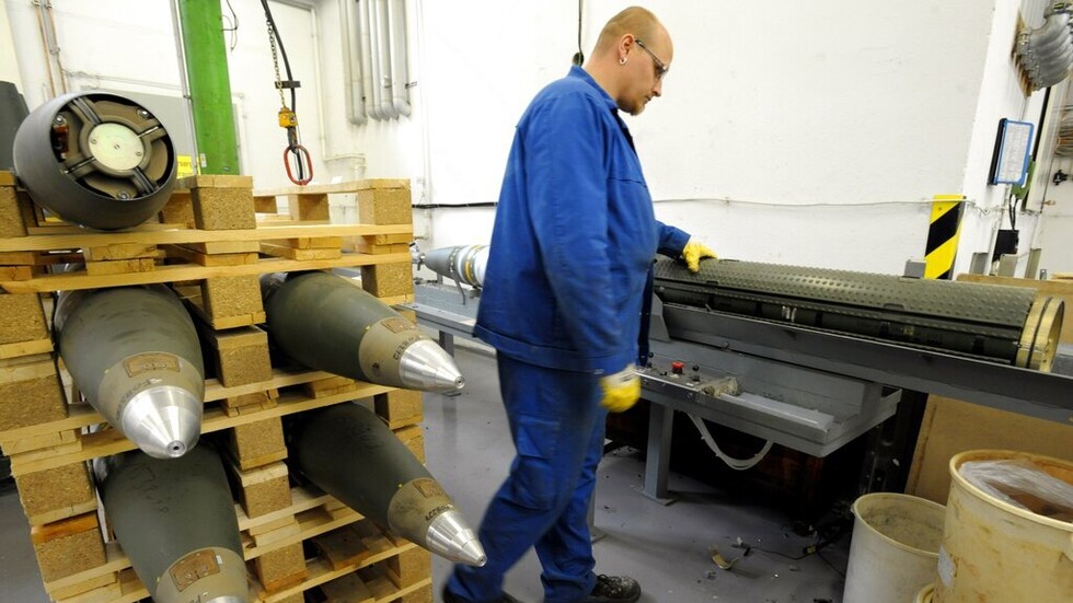 نائب أوروبي: الأوكرانيون سيقعون ضحية للذخائر العنقودية