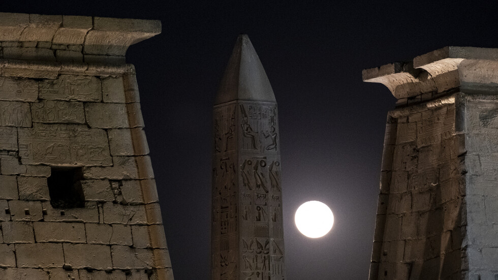 يبلغ حجمه 3 أضعاف كتلة الشمس.. سماء مصر تشهد اقتران "الكوكب الأحمر" مع نجم عملاق غدا