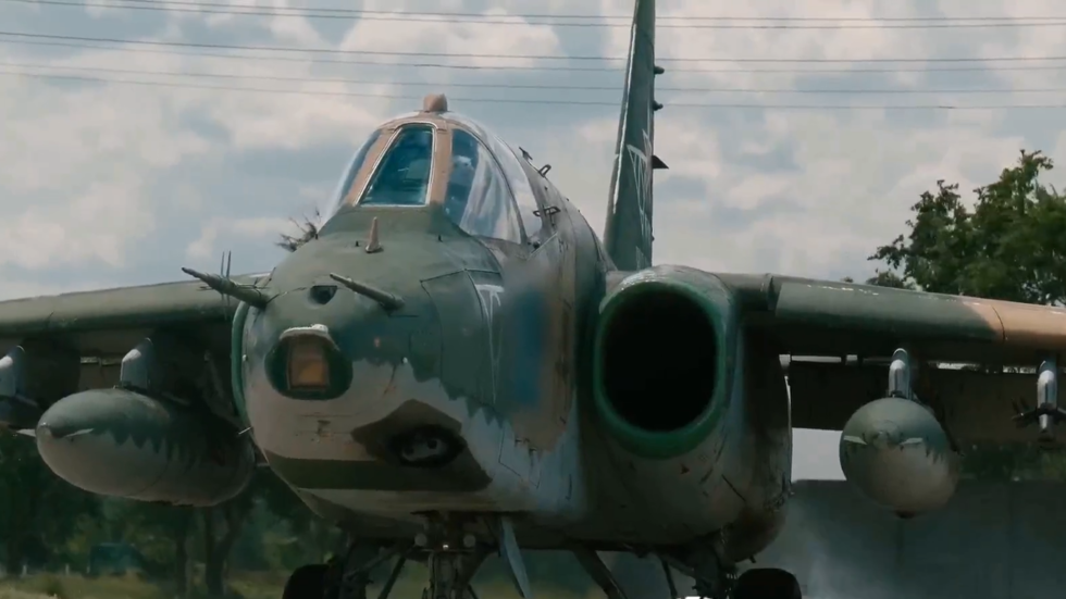 "سو-25" تدك تجمعات قوات كييف في دونيتسك (فيديو)