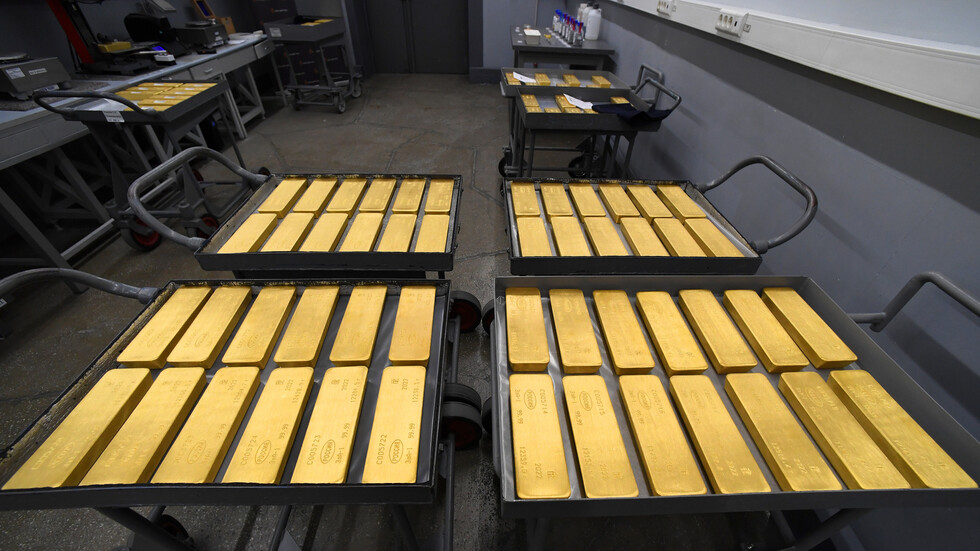 دراسة: ازدياد عدد الدول التي تستعيد ذهبها إلى أراضيها بعد العقوبات الغربية ضد روسيا