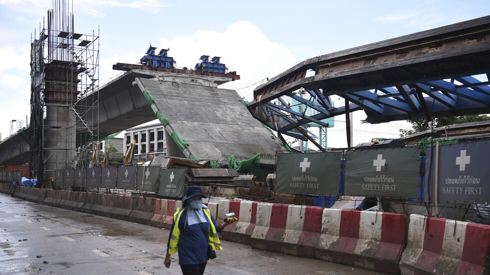 بالفيديو.. انهيار طريق سريع قيد الإنشاء في بانكوك