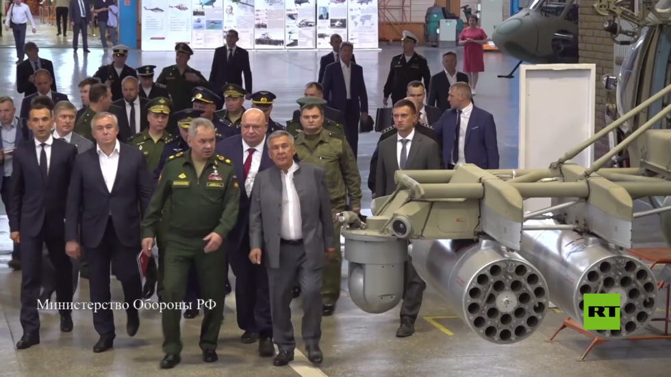 بالفيديو.. شويغو يتفقد مؤسسات المجمع الصناعي العسكري في تتارستان