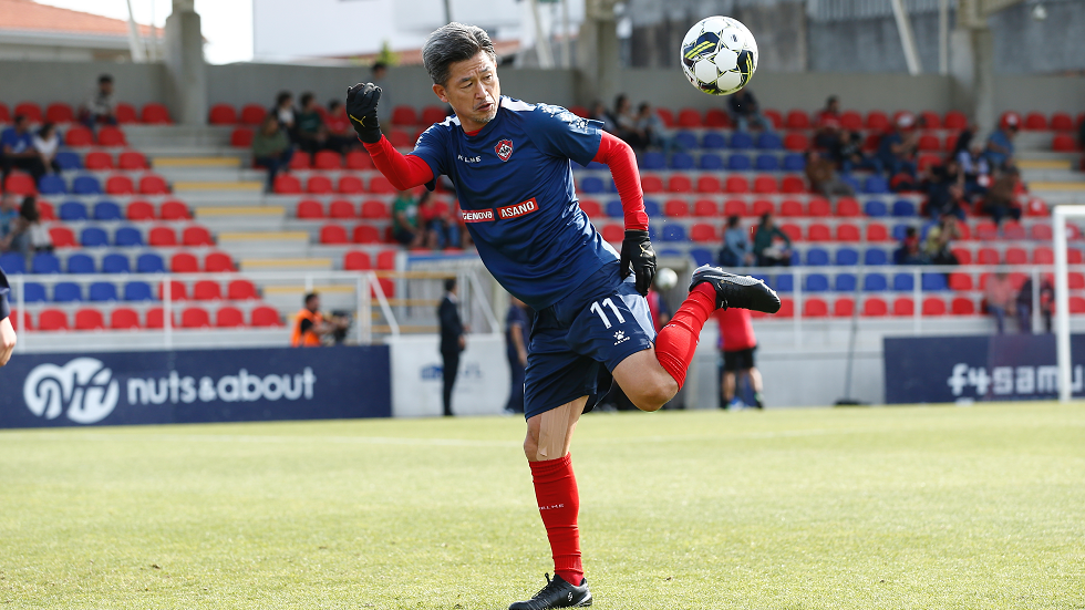 المهاجم الياباني المخضرم ميورا يمدد عقده مع أوليفيرينسي بعمر 56 عاما