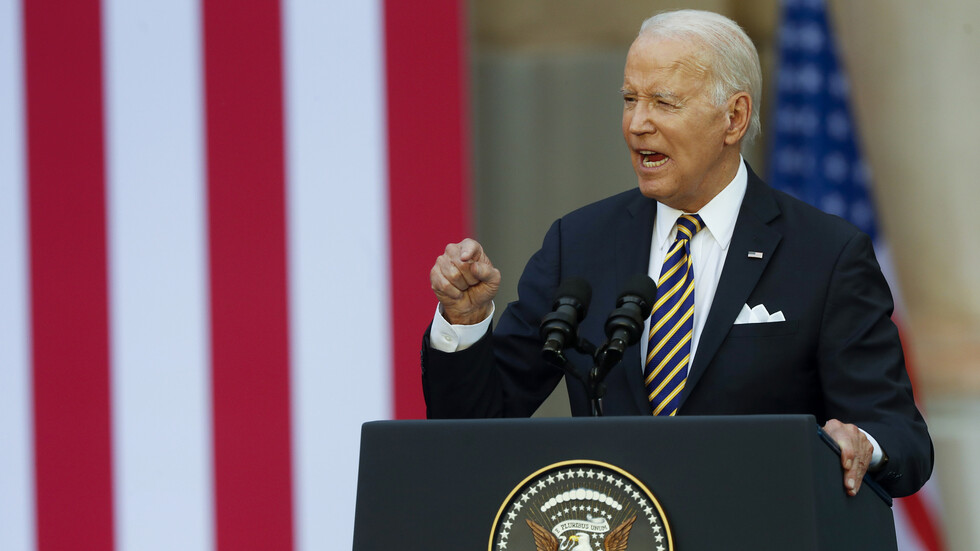 زلة لسان لبايدن بشأن عدد الأعضاء في الناتو