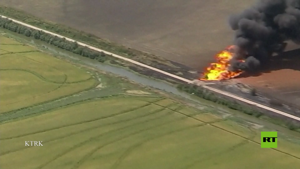 بالفيديو.. حريق ضخم قرب مصنع للكيماويات إثر انفجار خط أنابيب بولاية تكساس الأمريكية