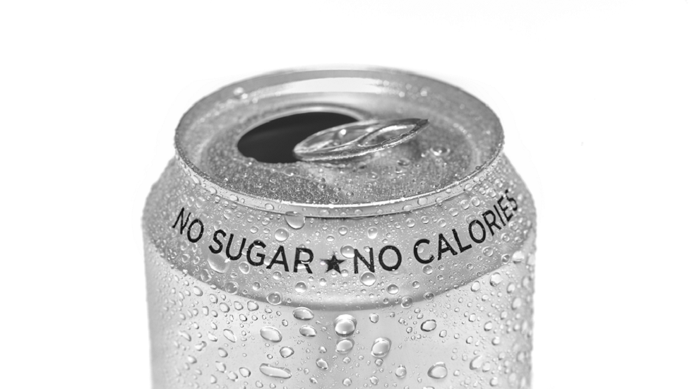 بعد مخاوف مرتبطة بالسرطان.. خبراء يكشفون أن "كولا دايت" آمنة طالما لا تستهلك 14 عبوة منها كل يوم!