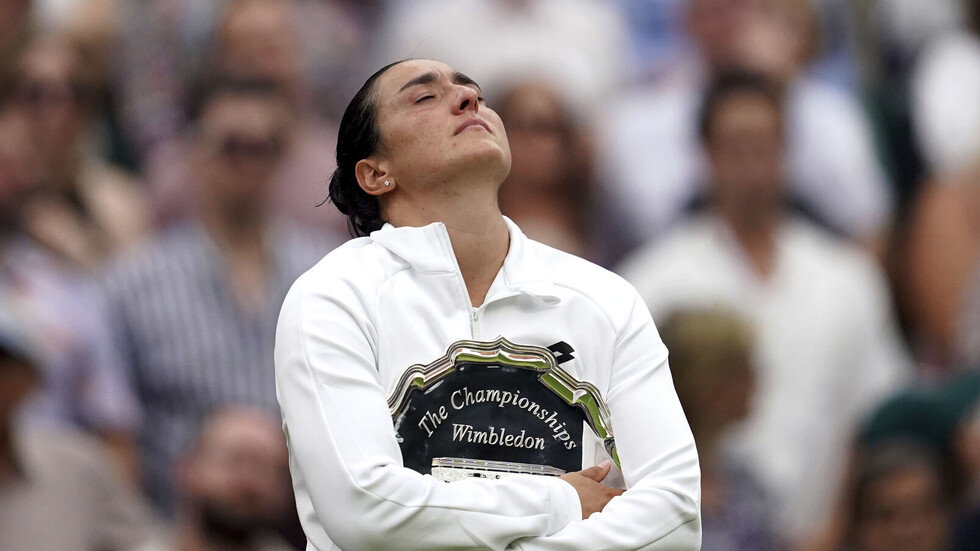 "لن أستسلم وسأعود".. لقطة مؤثرة للتونسية أنس بعد خسارتها نهائي "الغراند" للمرة الثالثة (فيديو)