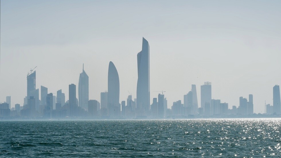 الكويت.. قرار عاجل بحبس مواطن أساء للسعودية بتغريدتين "ناريتين" أثارتا غضبا واسعا في المملكة