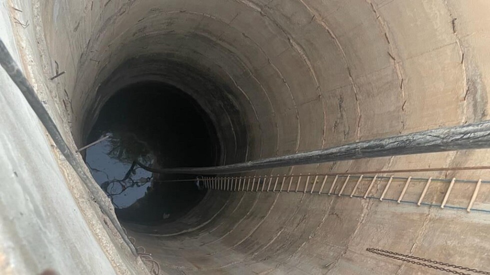 السعودية.. الدفاع المدني بالقويعية ينقذ شخصا سقط في بئر عميقة (صور)