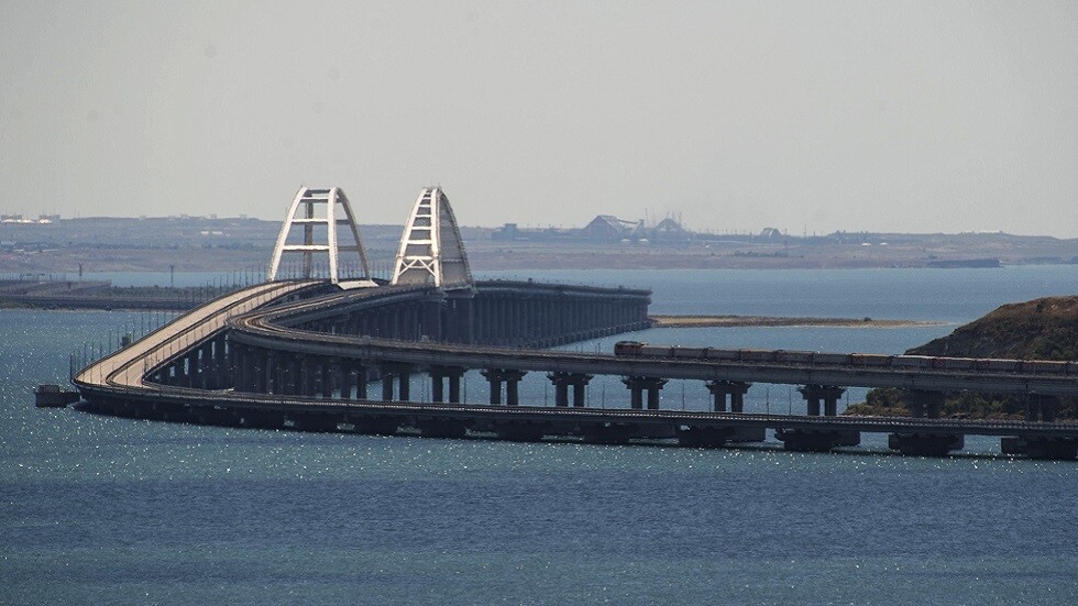 خبير عسكري يتحدث عن الأثر البريطاني المحتمل في هجوم جسر القرم