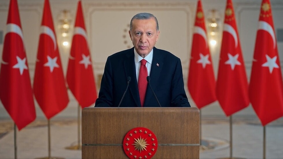 أردوغان يصل جدة في مستهل جولته الخليجية (صور + فيديو)