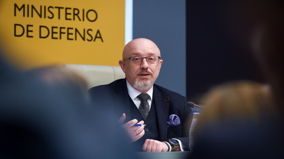 وزير دفاع كييف يدعو لنشر قواعد أجنبية في البلاد قبل