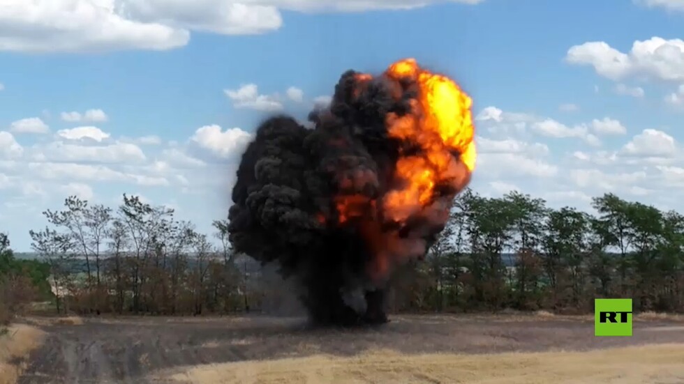 لقطات توضح تدمير جزء من صاروخ