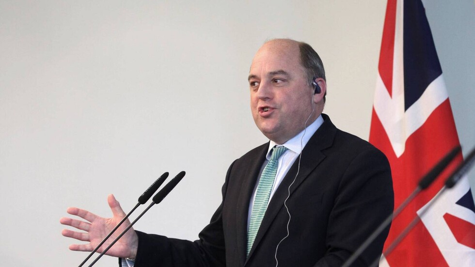 والاس: افتقاد الخبرة العسكرية لدى الصين أمر خطير