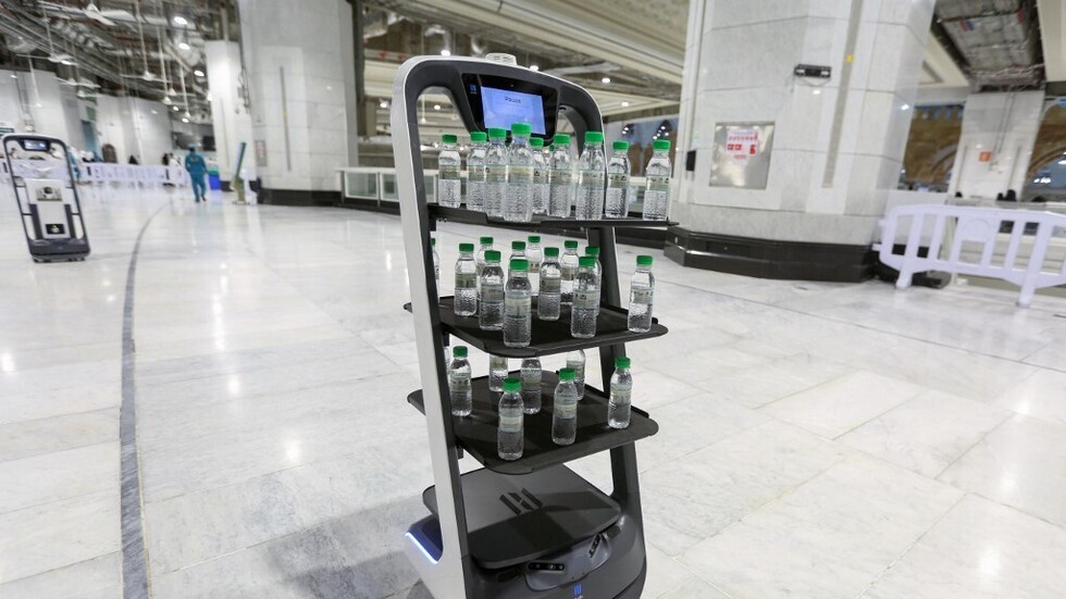 "مشهد في غاية الجمال".. مهندسة وراثية تختبر ماء زمزم (فيديو)