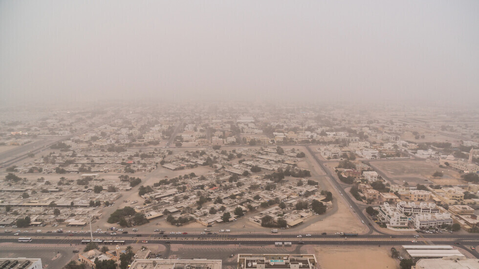 إيران.. مئات الإصابات إثر عاصفة ترابية جنوب البلاد