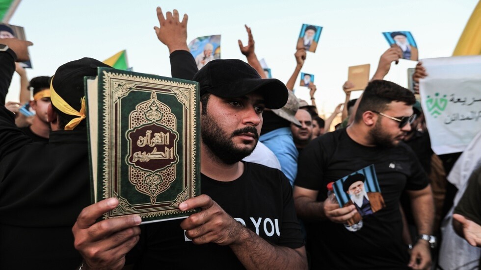 مراسلنا: تظاهرات حاشدة في بغداد لأنصار الفصائل المسلحة احتجاجا على حرق القرآن (فيديو)