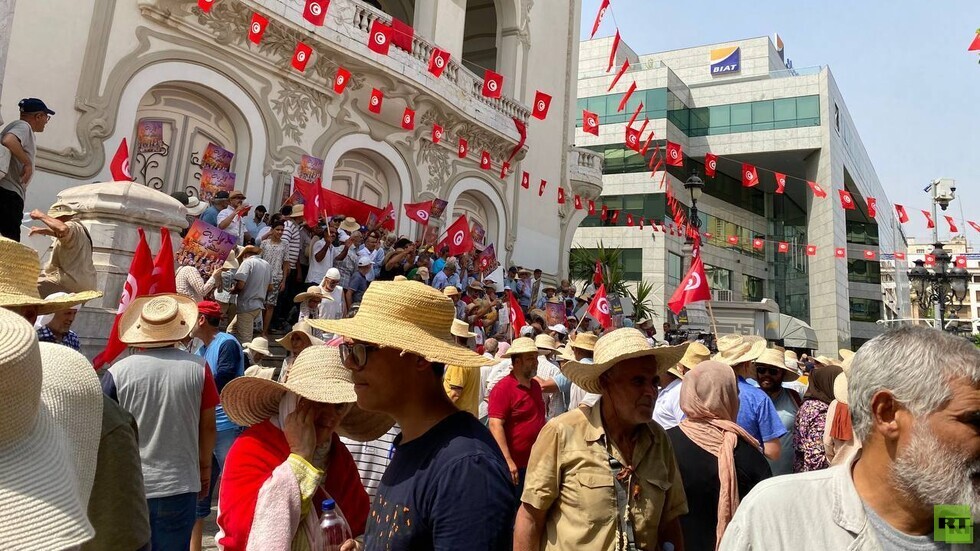 جبهة الخلاص الوطني التونسية تحتج ضد الرئيس قيس سعيد (فيديو)