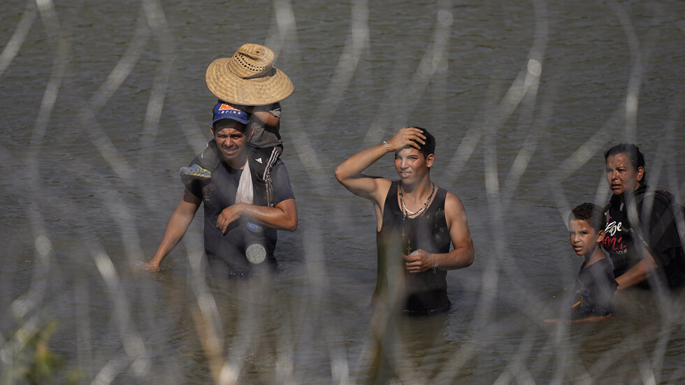 قاض أمريكي يطعن في القيود المفروضة على اللاجئين المخالفين