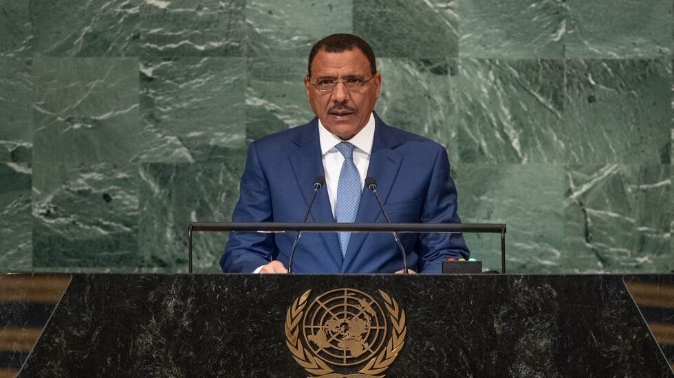 عسكريون يعلنون الإطاحة برئيس النيجر محمد بازوم