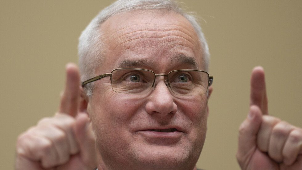 شهادة ضابط: جسم كـ"حبوب النعناع" شوش على البحرية الأمريكية حلق بعيدا..  (فيديو)