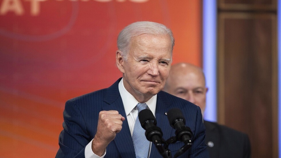 "600 عام".. بايدن يمزح حول فترة عمله بالسياسة